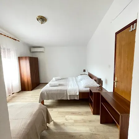 Apartmani Ivanka Starigrad Paklenica Exterior photo